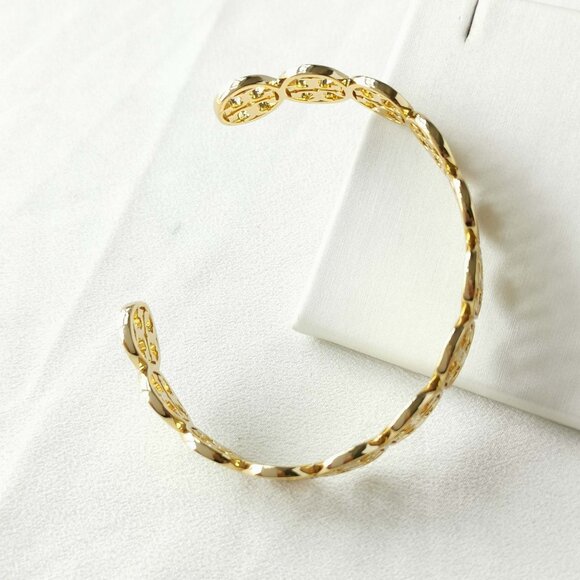 $128 Tory Burch Double T-logos Gold Cuff Bracelet Authentic - Picture 3 of 3